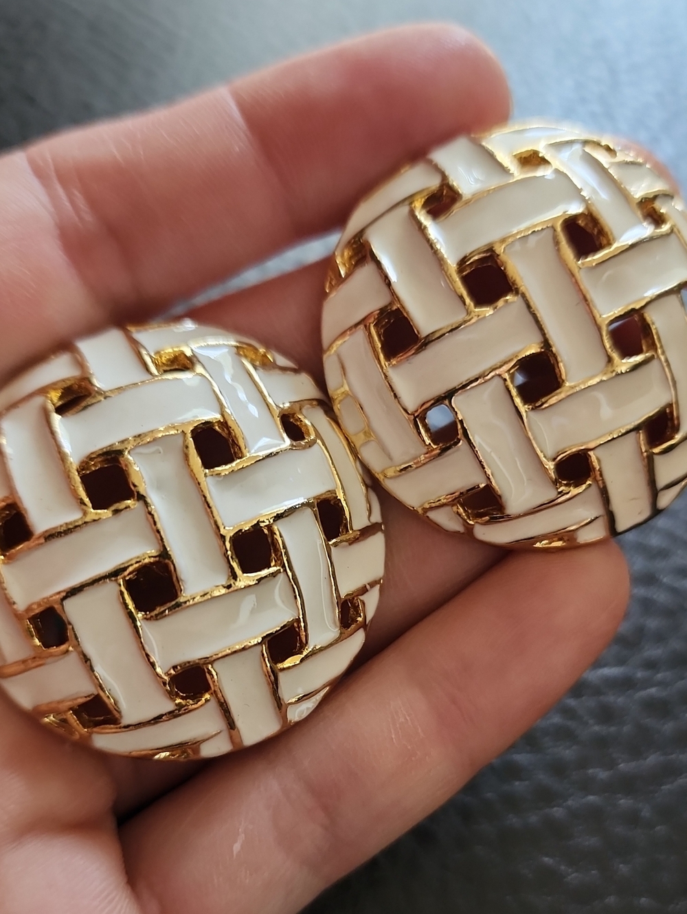 VTG White and Gold Woven Button-Style Clip Earrings